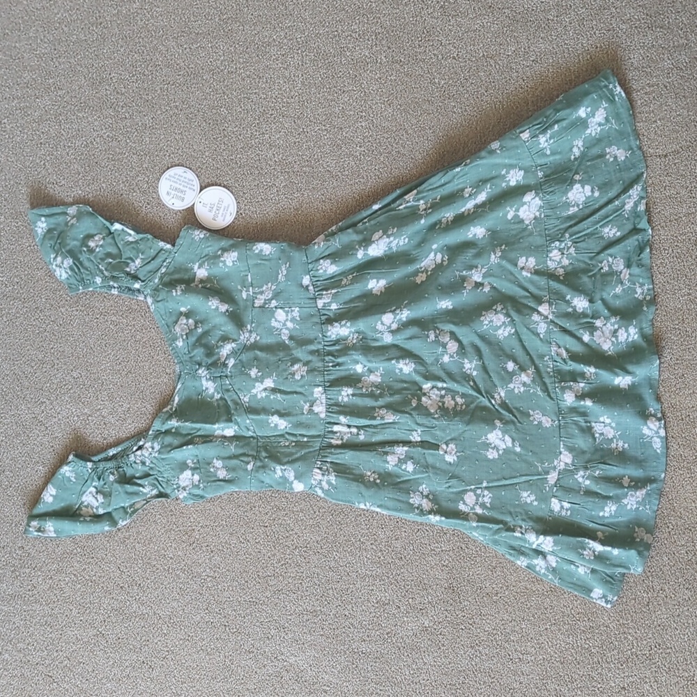 Hollister sweetheart flutter sleeve floral dress with built in shorts and pocket